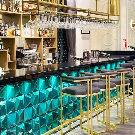 Ramada By Wyndham Istanbul Merter Exterior photo The bar at the 2019 edition of the World Economic Forum