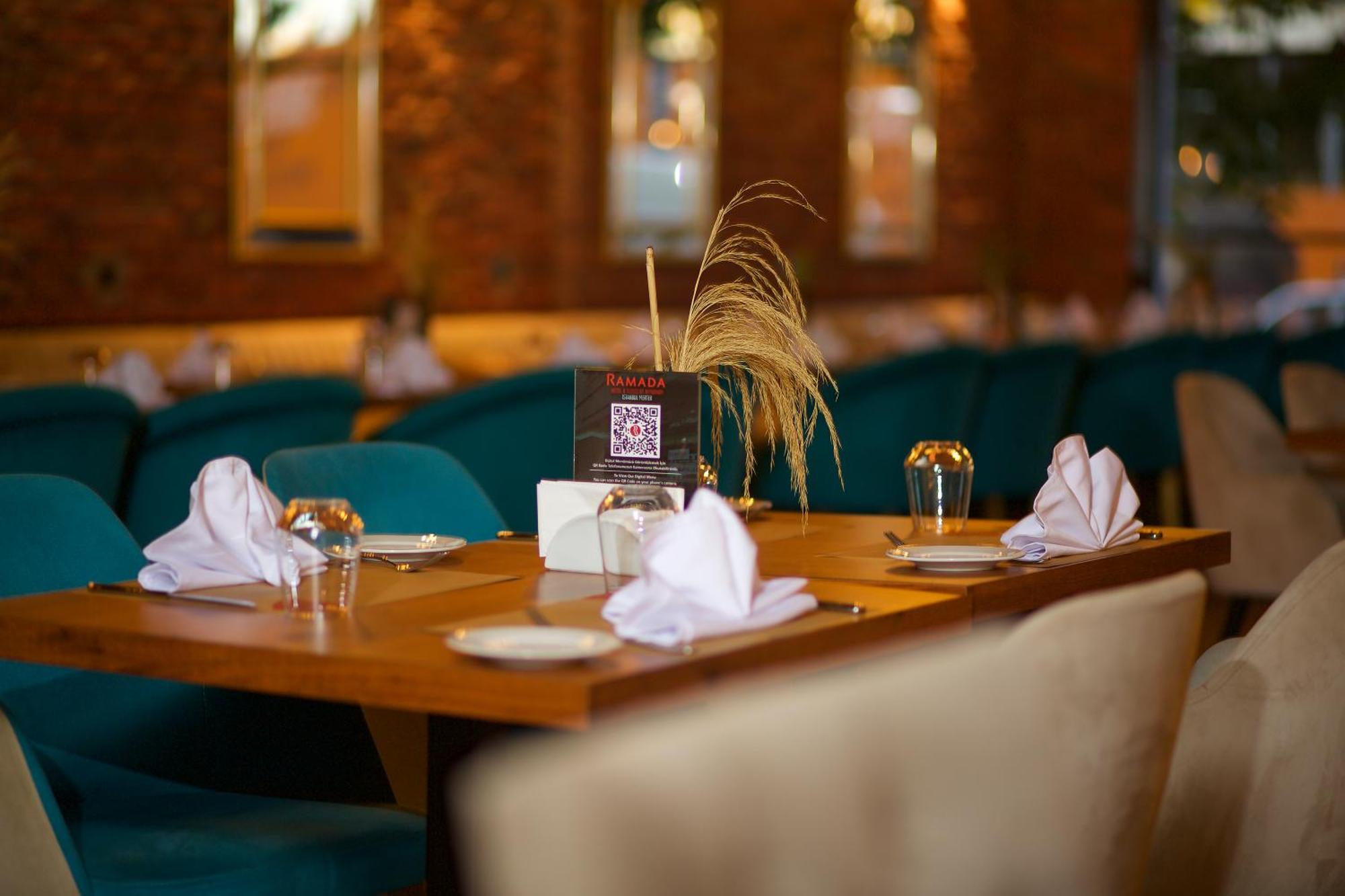 Ramada By Wyndham Istanbul Merter Exterior photo Restaurant