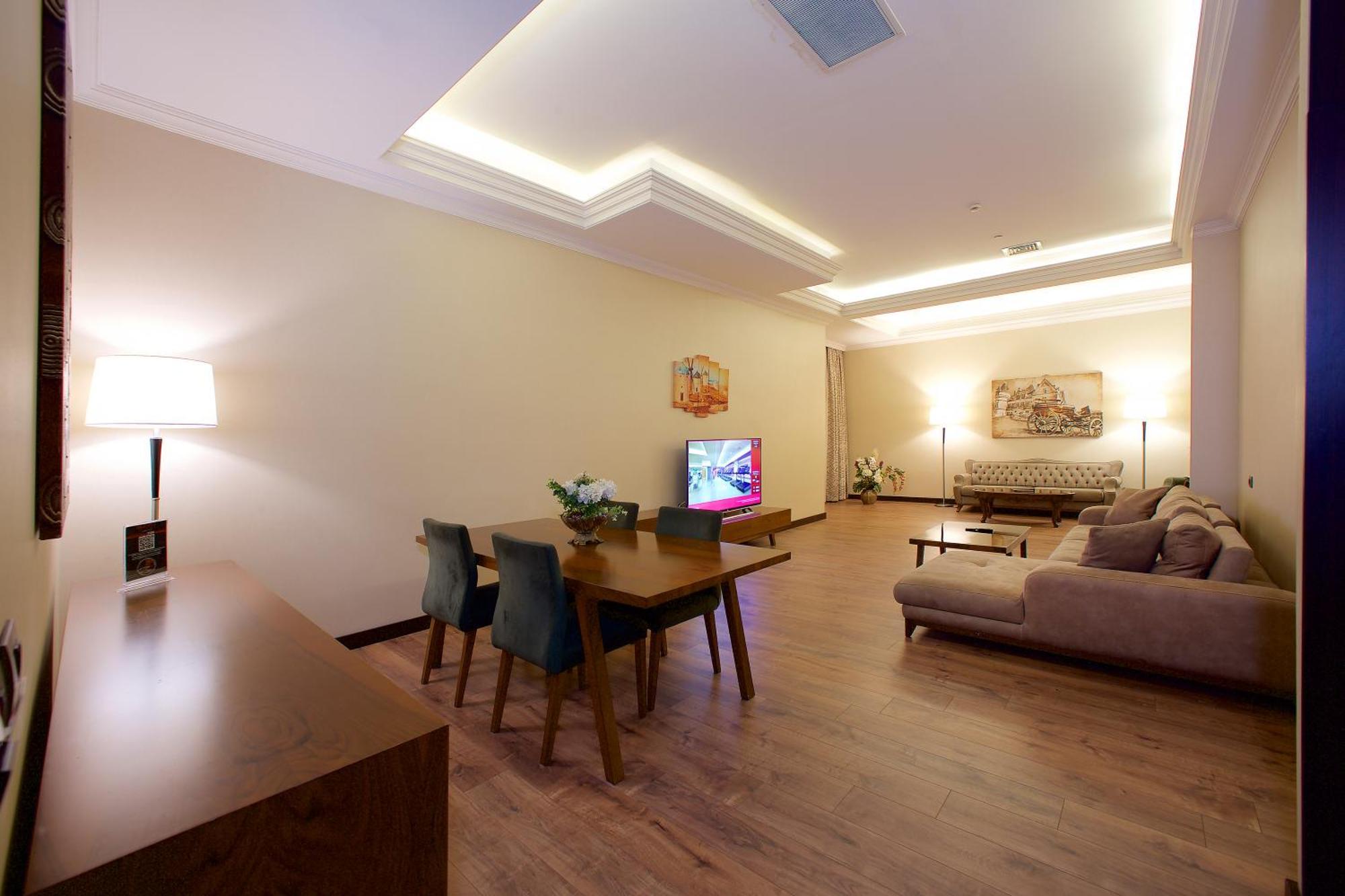 Ramada By Wyndham Istanbul Merter Exterior photo A suite at the hotel