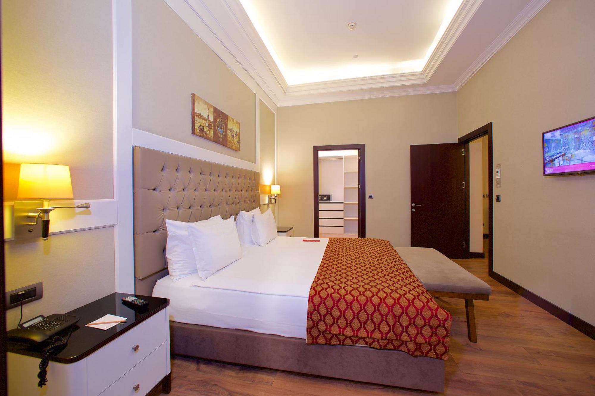 Ramada By Wyndham Istanbul Merter Exterior photo A room at the hotel