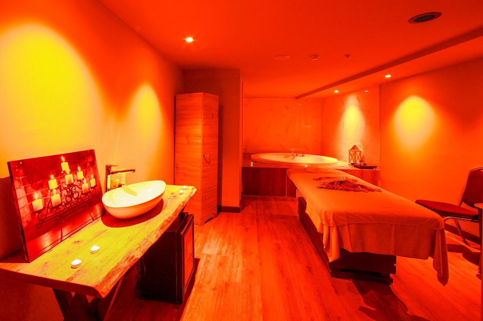 Ramada By Wyndham Istanbul Merter Exterior photo A spa in India