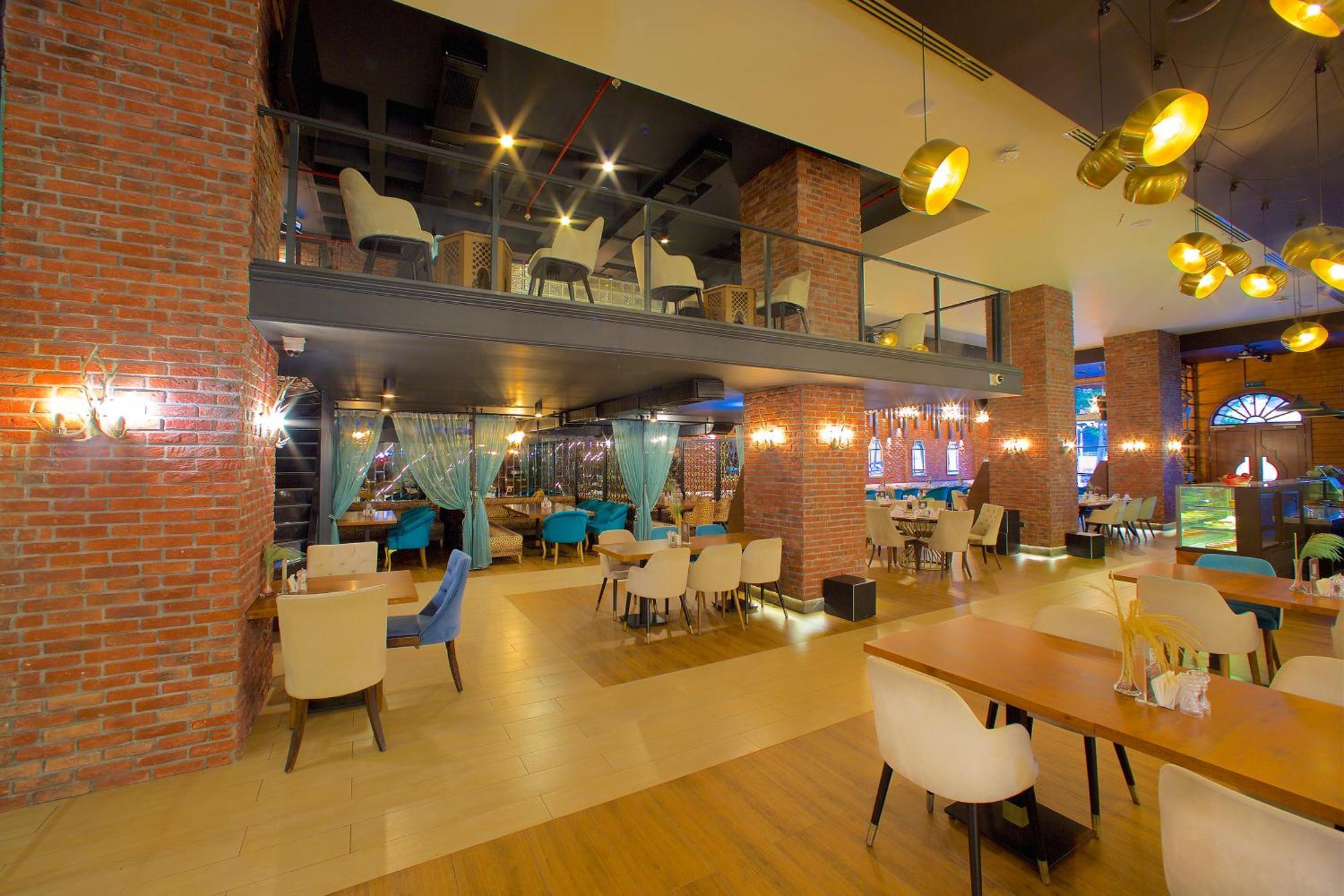 Ramada By Wyndham Istanbul Merter Exterior photo The interior of a typical restaurant in the mall