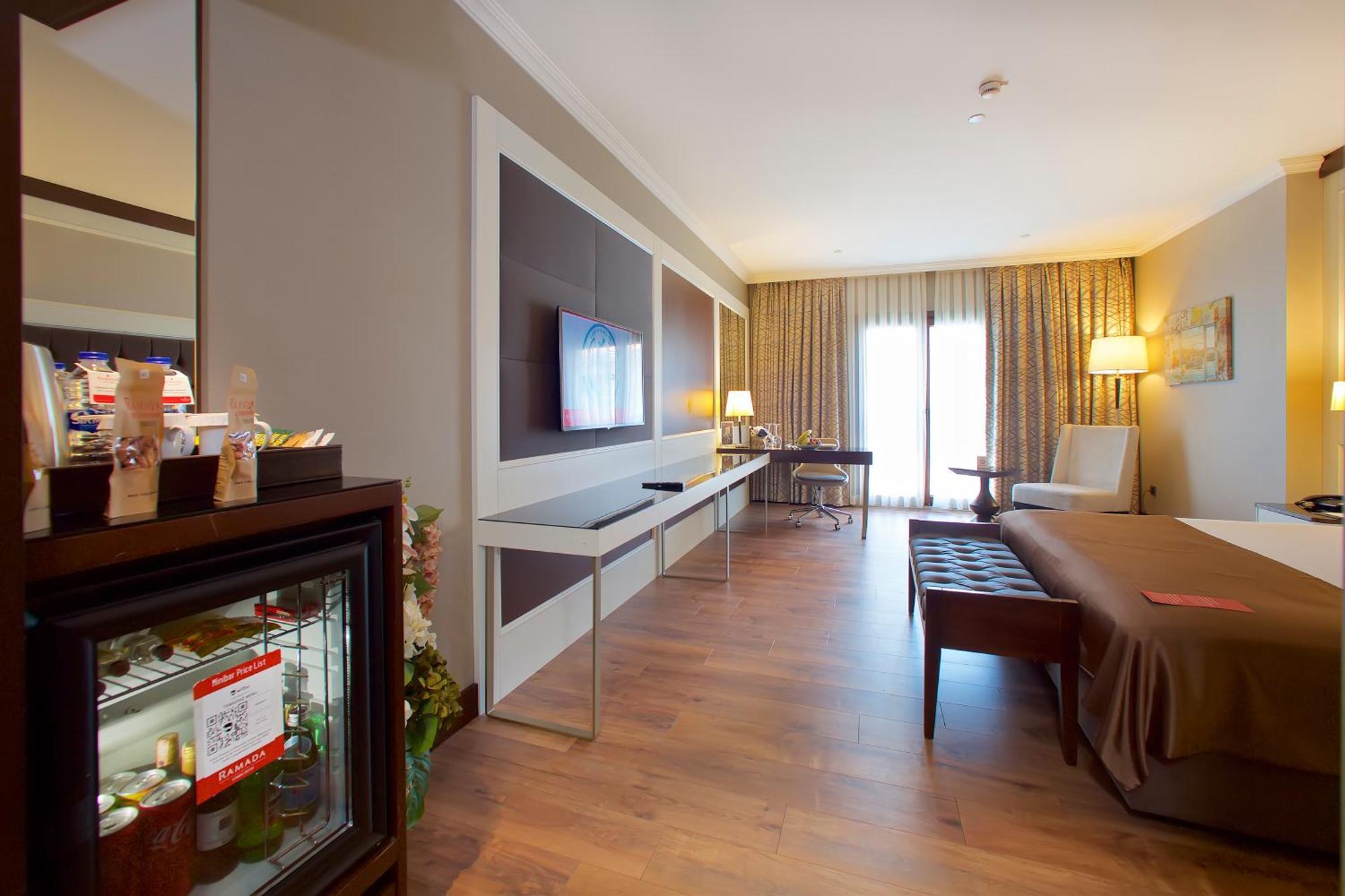 Ramada By Wyndham Istanbul Merter Exterior photo A room at the hotel