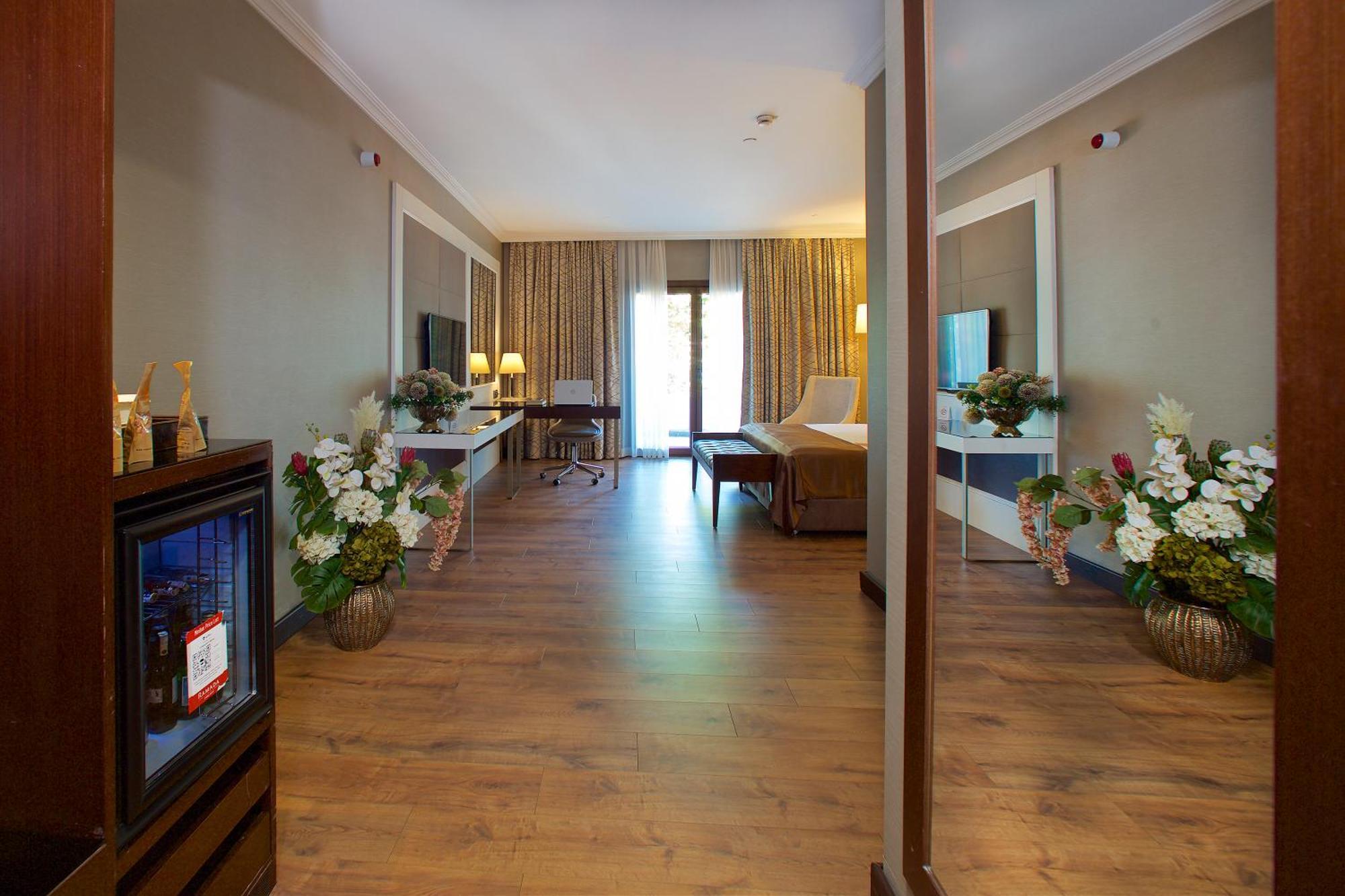 Ramada By Wyndham Istanbul Merter Exterior photo A room at the hotel