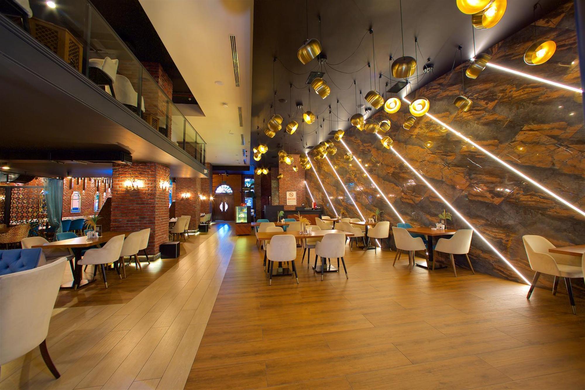 Ramada By Wyndham Istanbul Merter Exterior photo Restaurant in the hotel