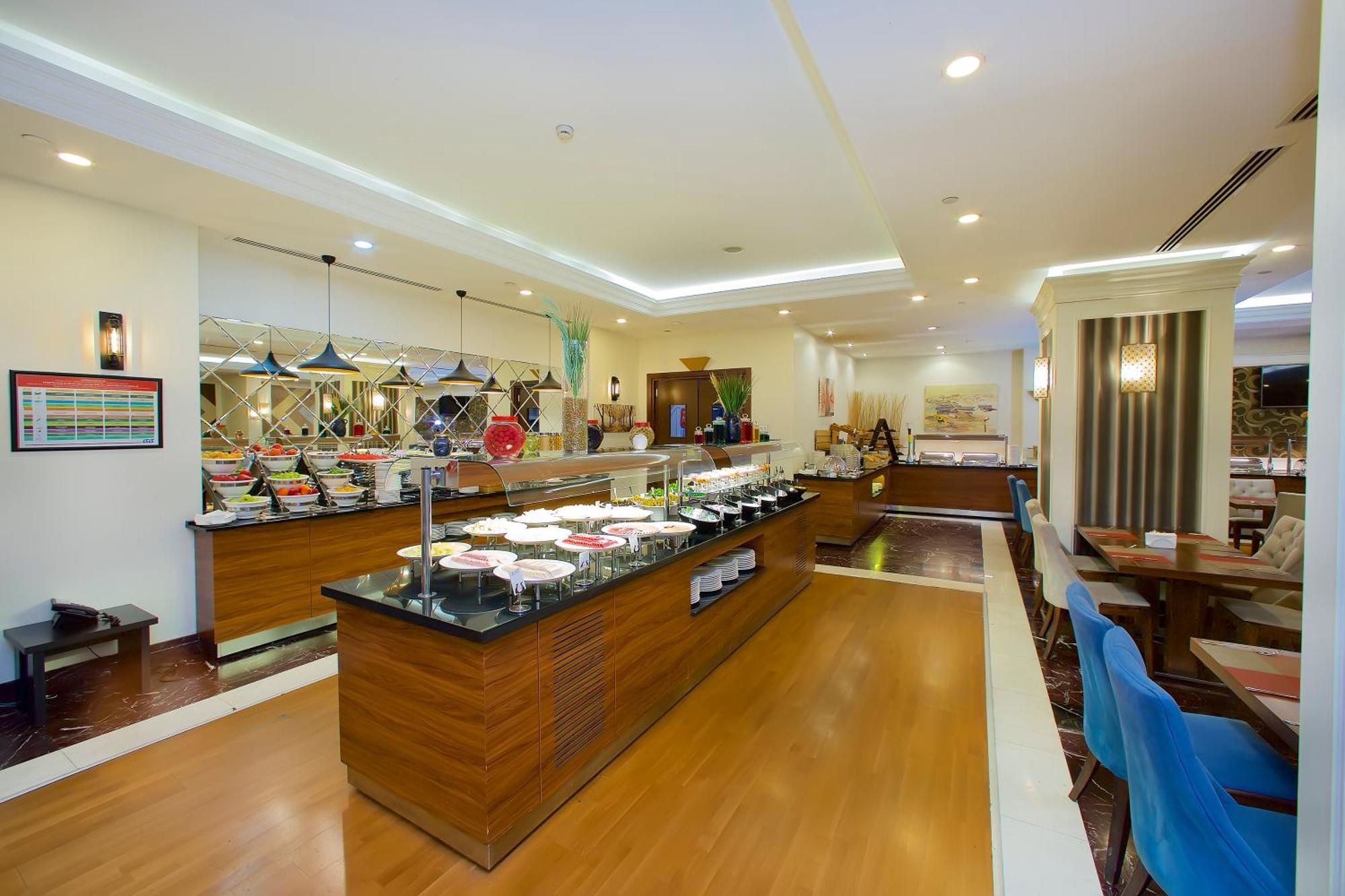 Ramada By Wyndham Istanbul Merter Exterior photo The buffet at the hotel