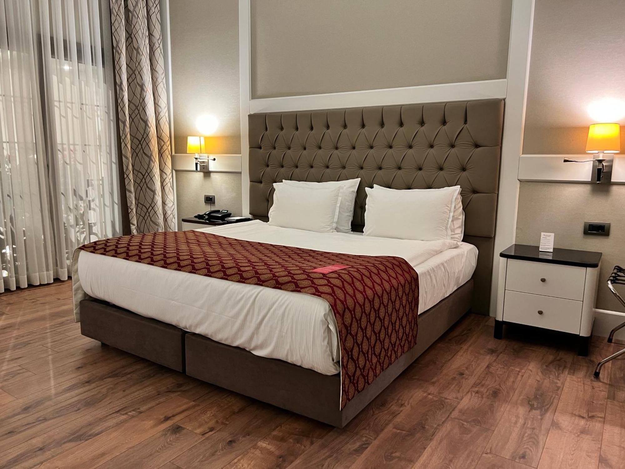 Ramada By Wyndham Istanbul Merter Exterior photo A hotel room in Istanbul, Turkey