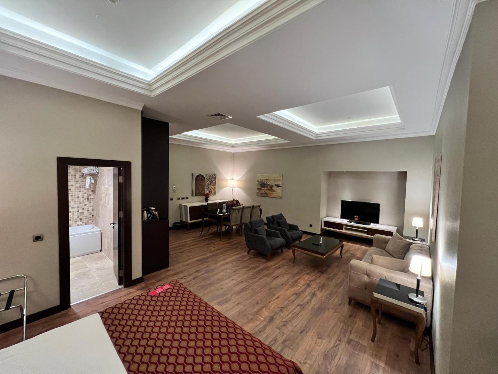 Ramada By Wyndham Istanbul Merter Exterior photo Suite at the hotel
