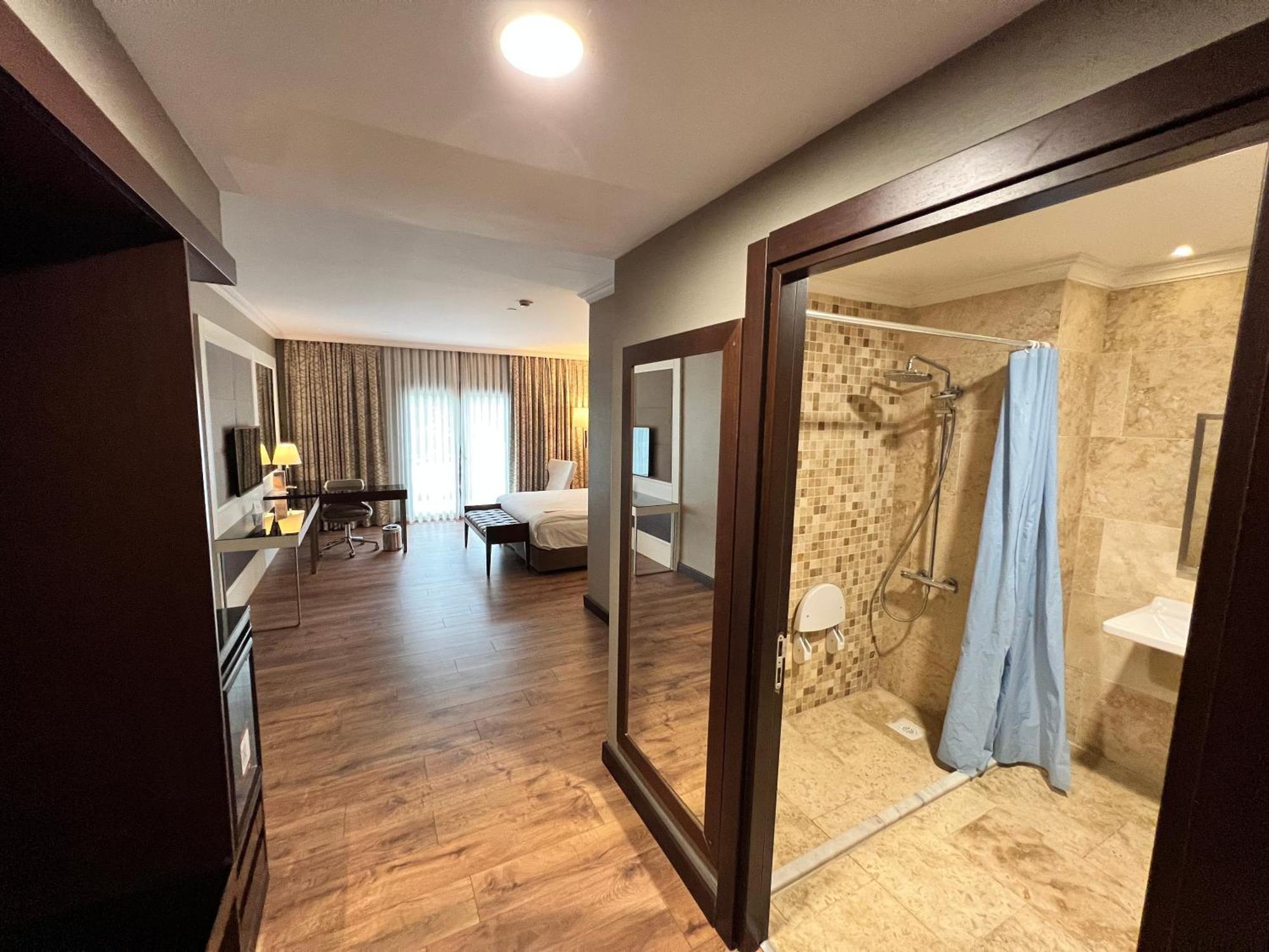 Ramada By Wyndham Istanbul Merter Exterior photo A typical room at the hotel